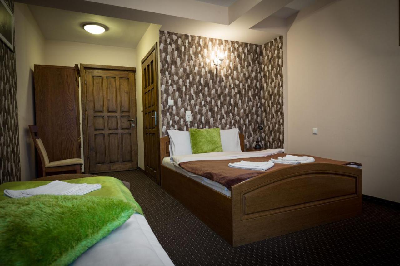 Dwór Dziekanów Zielonki (Busko) Exterior foto